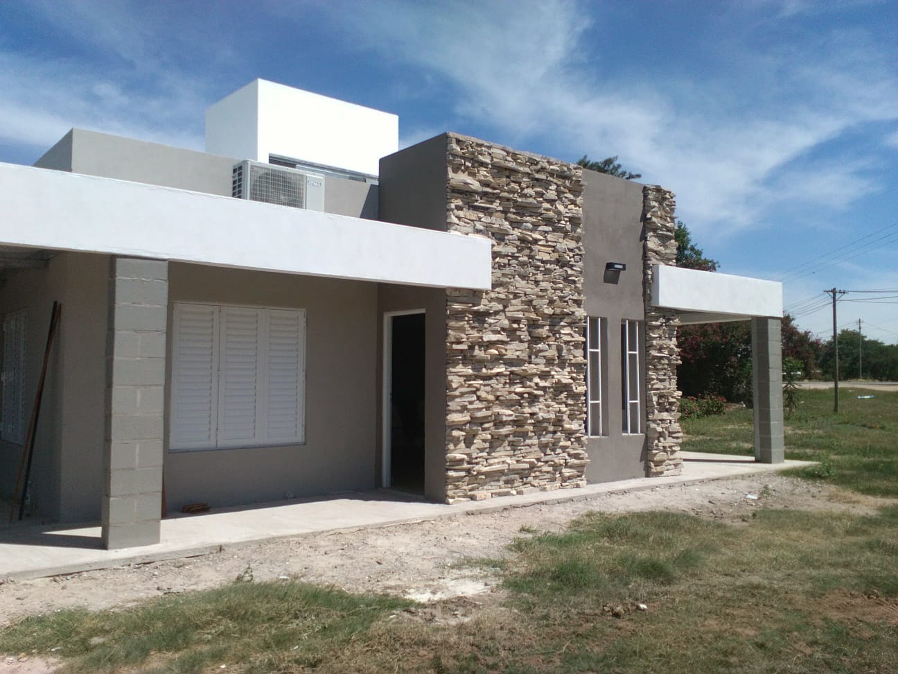 Fachada de vivienda unifamiliar en Santa Rosa de Calchines